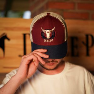 Gorra Vinotinto Doble P